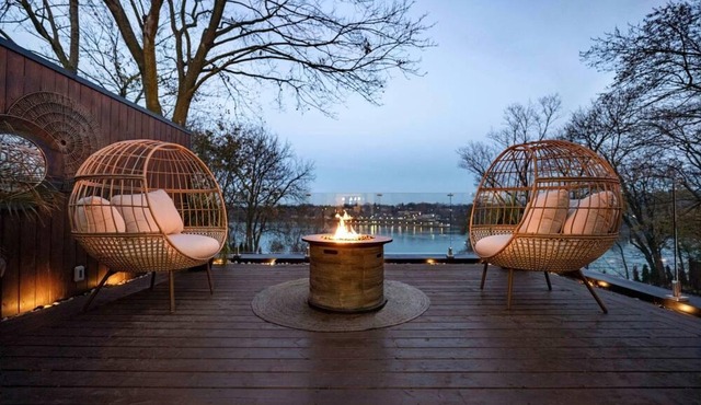 5 Bedroom House on Water