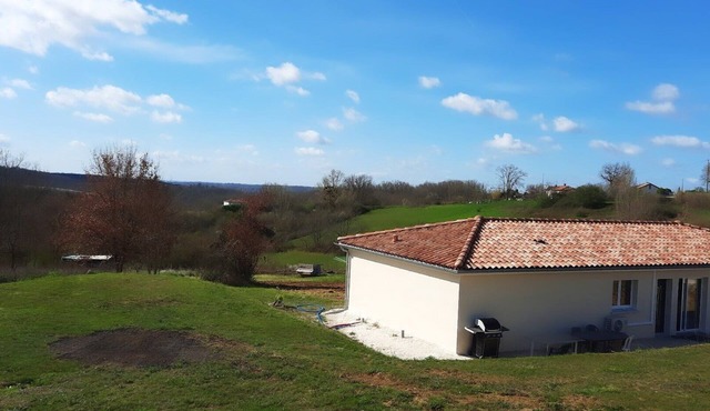 5-BEDROOM HOUSE WITH BEAUTIFUL VIEW