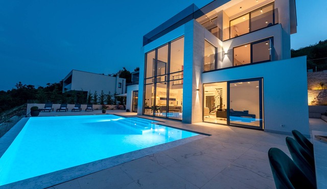 5 Bedroom hillside Villa with pool & stunning Sea view