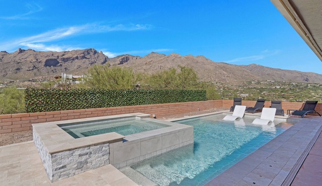5 Bedroom HILLTOP Modern Breathtaking 360 degree VIEWS Heated Pool Spa Sleeps 16