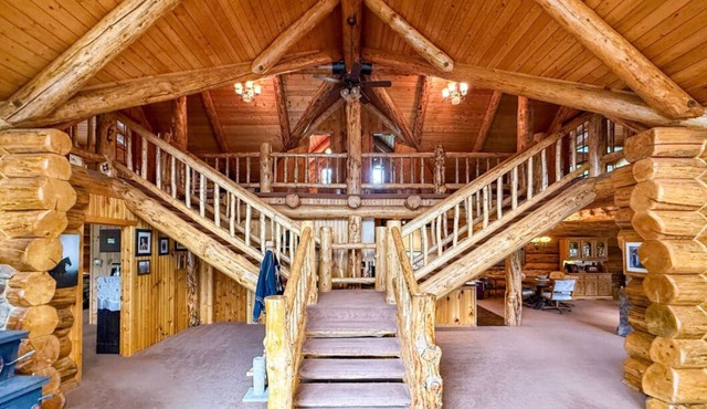5-bedroom historic lodge in Choteau perfect for a Rocky Mountain Front getaway