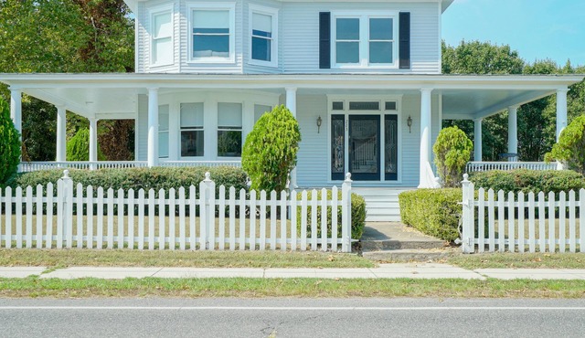 5 bedroom Historic Victorian by Chester River