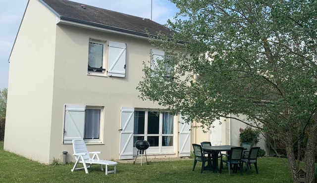 5-bedroom house with garden in quiet area near aquatic center