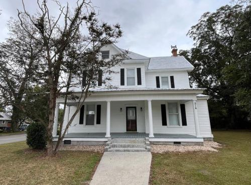 5-bedroom home in Hertford - The Penn Ave Retreat