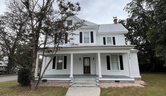 5-bedroom home in Historic Hertford - The Penn Ave Retreat