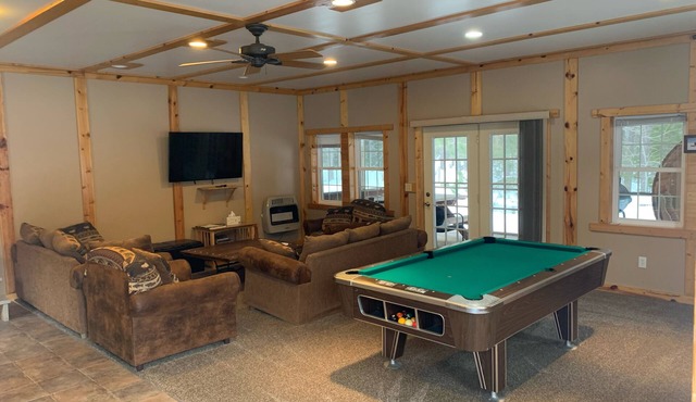 5 bedroom home in Paradise! 4 miles from Tahquamenon Falls