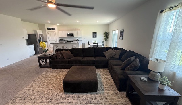 5 bedroom home in Prime Location Easy Access to All of Phoenix Valley