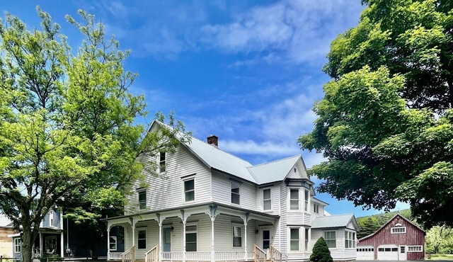 5 bedroom home near Cooperstown, Dreams Park & All Star Village. Sleeps 13.