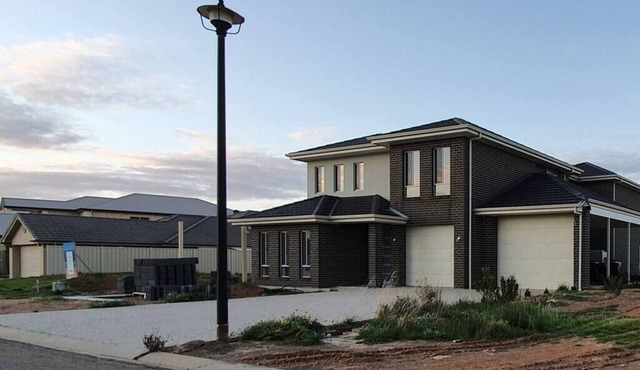 5 bedroom home on the marina with private pontoon