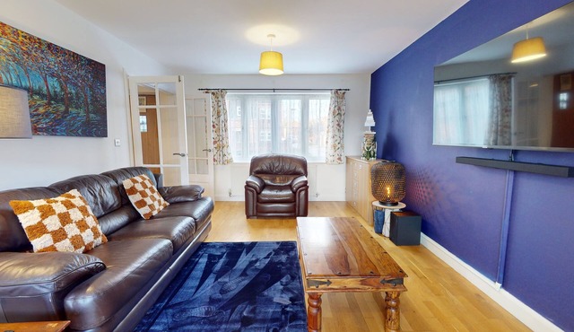 5-Bedroom Home - Sleeps 16 - Ideal for Groups