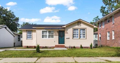 5 Bedroom Home Sleeps 10, Avondale Jacksonville, Ping Pong, Screened Porch, Parking