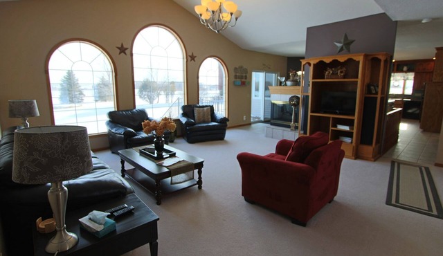 5 bedroom home that sleeps 12 people