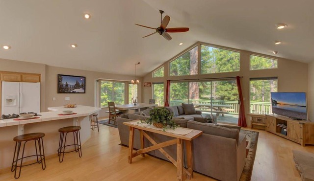 5 Bedroom Home - Huge Game Room, Bocce Ball, Amazing Outdoors