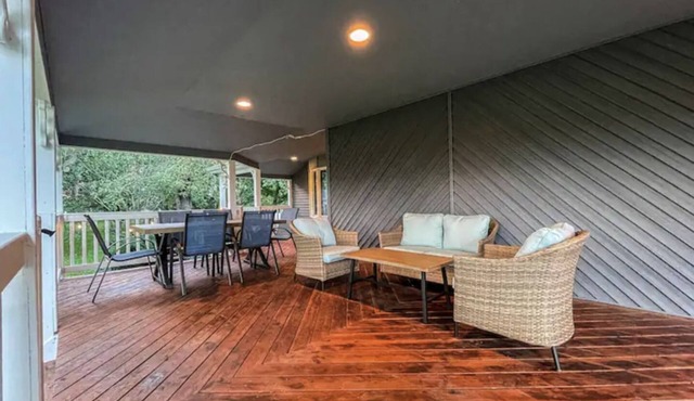 5 Bedroom Home w/King Suite - Sleeps 16!