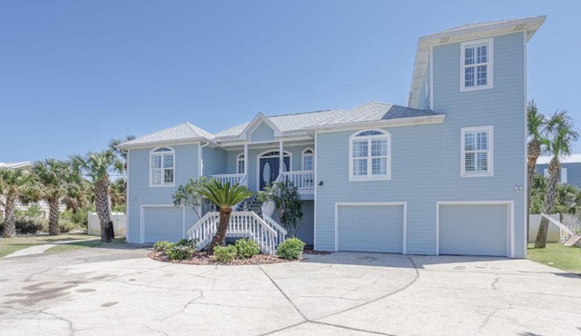 5 Bedroom Home with Pool , Sleeps 22
