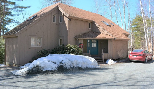 5 bedroom Home with Pond Frontage on Anderson Pond