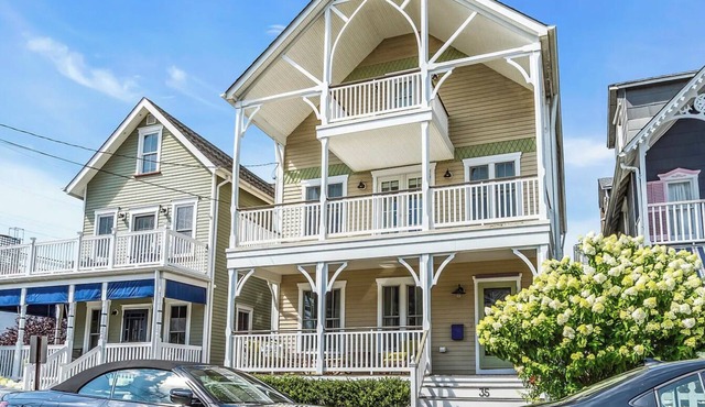 5-bedroom house Ocean Grove 1.5 blocks to beach