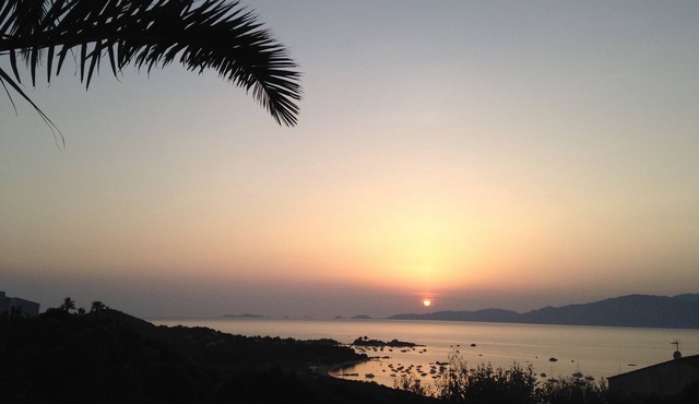 5 bedroom house 12 minutes walk from the sea Exceptional 180° view Quiet