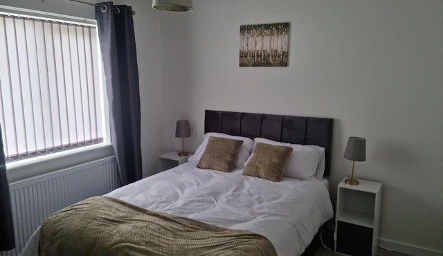 5 bedroom house - Cheshire Oaks