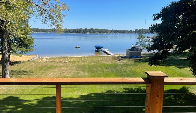 5 Bedroom House on All Sport Lake Cora with Dock & Swim Platform that sleeps 12!
