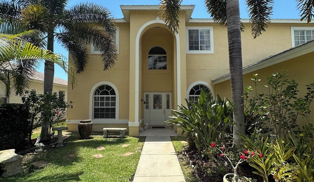 5 Bedroom House on golf course with pool after big reconstruction!