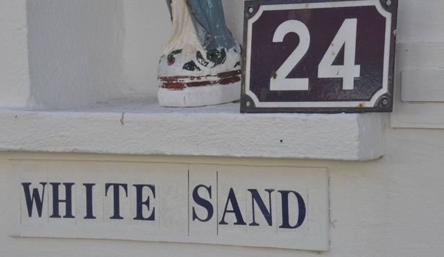 5-bedroom house, terrace, garden, 5' walk from the center and the beach