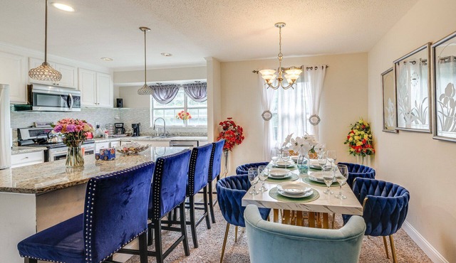 5-bedroom house in charming Fort Washington with fitness room, AC