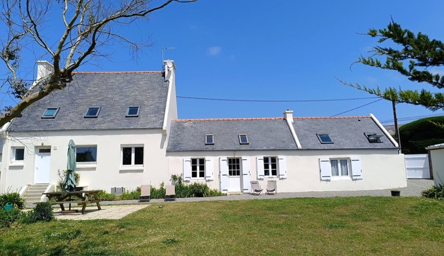 5-bedroom house with large garden close to the beach