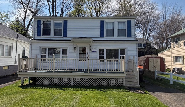 5-bedroom house with AC in charming Conneaut Lake