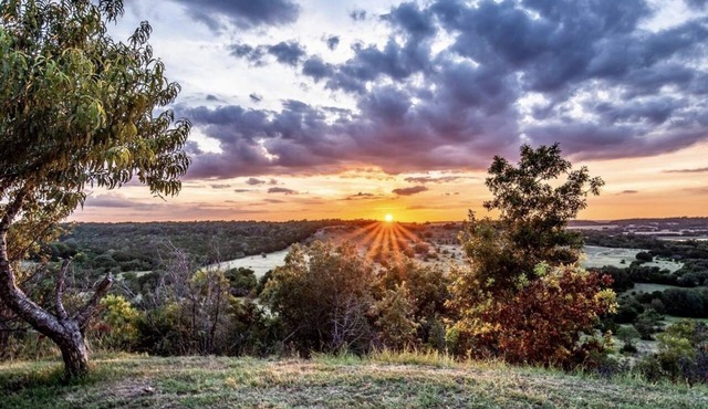5 bedroom house w/pool - private ranch just 1 hr from Waco