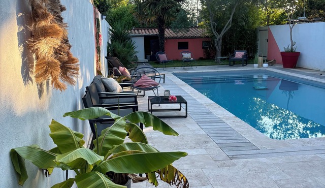 5 bedroom house with pool in La Rochelle