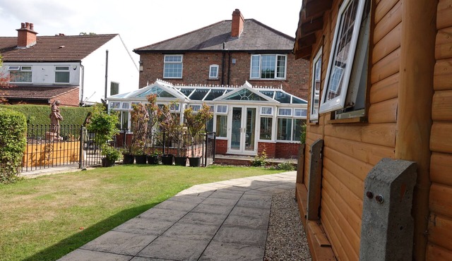 5 Bedroom House with Gorgeous Landscaped Gardens