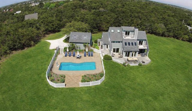 5-bedroom house with Pool and hot tub in Edgartown