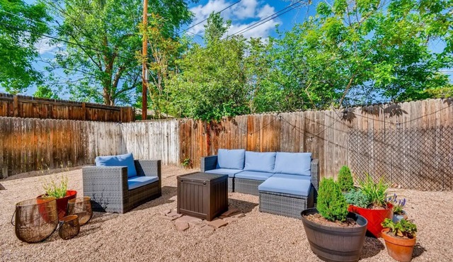 5 Bedroom House with Crib - Walk to Downtown Littleton!