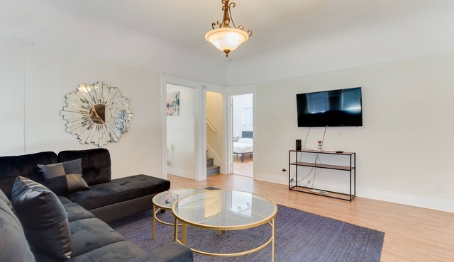 5 Bedroom Koreatown Charmer near Downtown Los Angeles