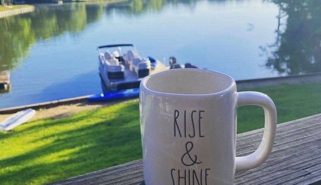 5 bedroom lake front home on Lake Secession