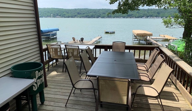 5 Bedroom Lake House Sleeps 10