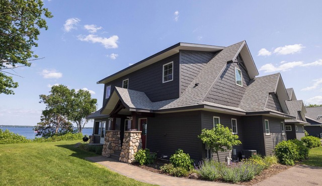 5 Bedroom Lake House w/Loft on Beautiful Gull Lake 4-Season Fun Abounds!