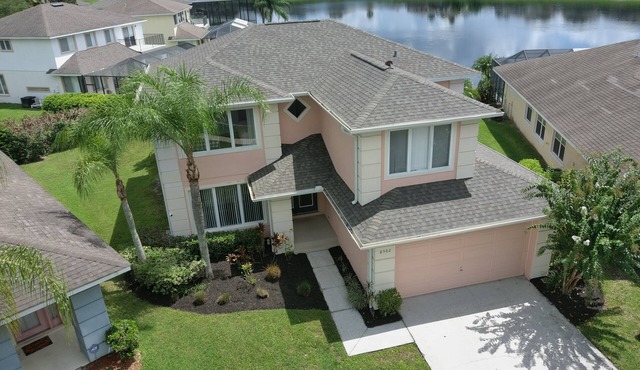 5 bedroom lakefront home w/large private pool & spa - Close to WDW & Universal