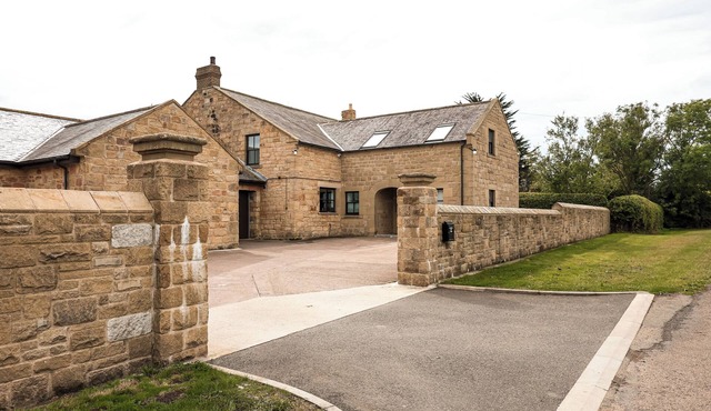 5-Bedroom Large Farmhouse | Near Morpeth | Hot Tub | Games Room | Sleeps 12