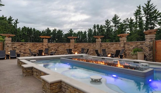 5 Bedroom Lockoff Unit, Sleeps 18, in Wisconsin Dells at Sundara Cottage Resort!