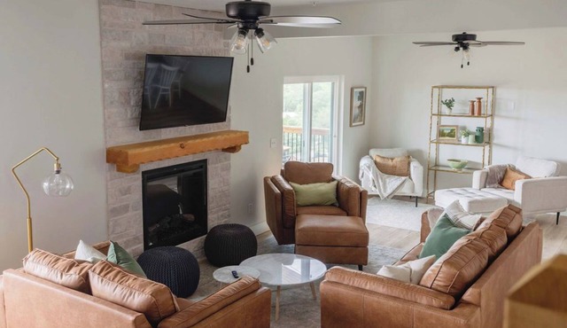 5-bedroom lodge on Table Rock! Game room w/arcade & shuffleboard, lazy river!