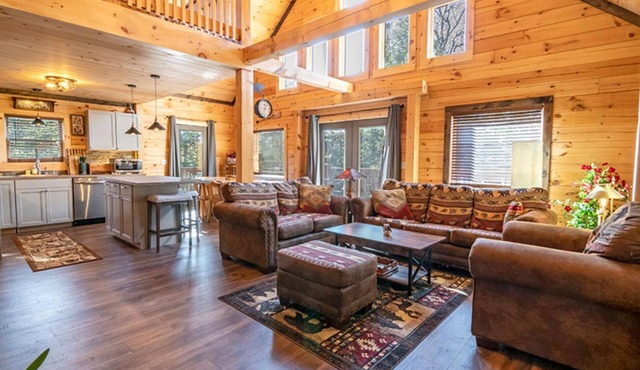 5-Bedroom Log House in Lake Placid