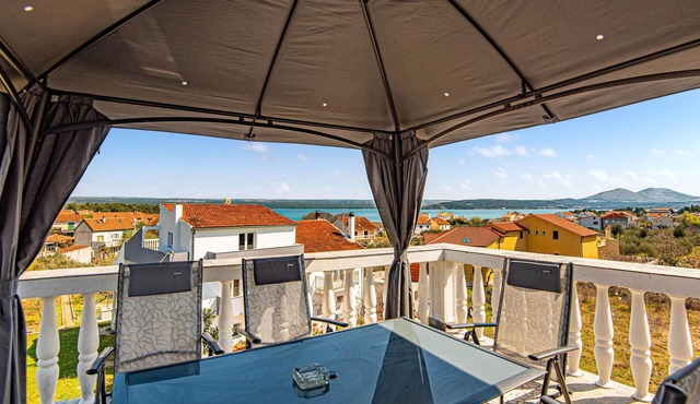 5 bedroom lovely apartment in Raslina