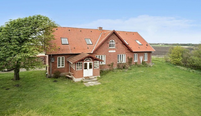 5 bedroom lovely home in Bøvlingbjerg