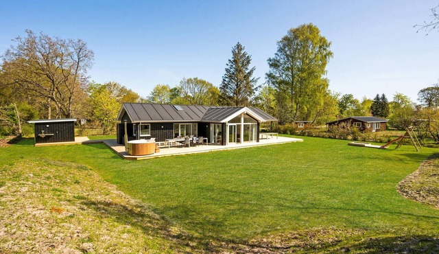 5 bedroom lovely home in Glesborg