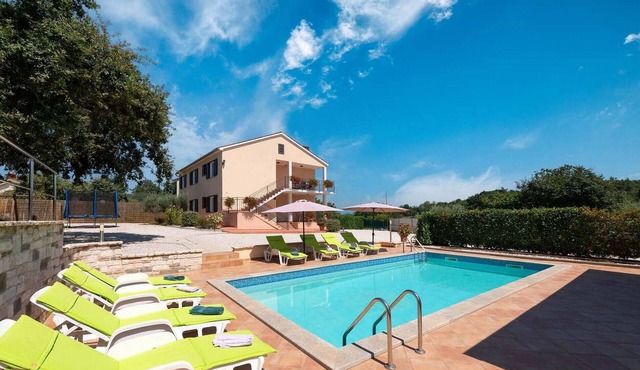 5 bedroom lovely home in Vizinada