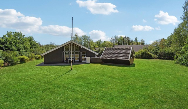 5 bedroom lovely home in Oksbøl