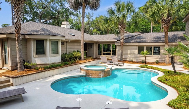 5 bedroom luxurious retreat overlooking the lagoon