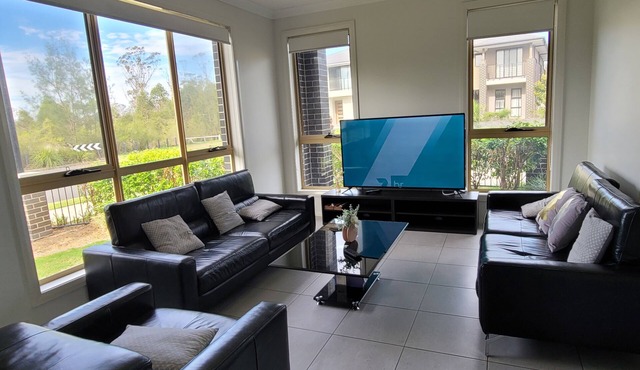 5 bedroom luxurious house in heart of Marsden Park